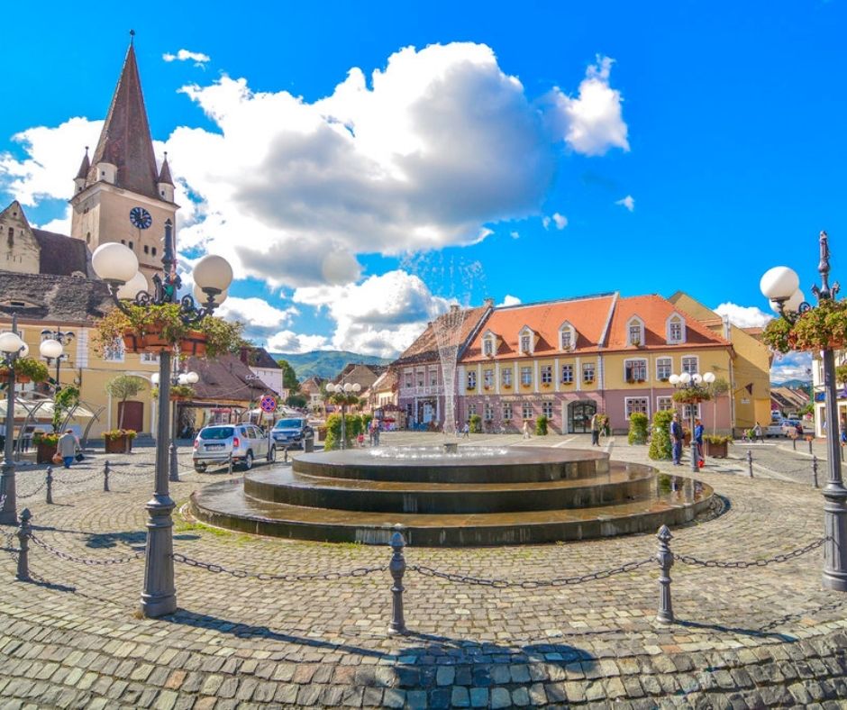There is life also a few kilometers away from Sibiu. The peace and comfort of Cisnadie